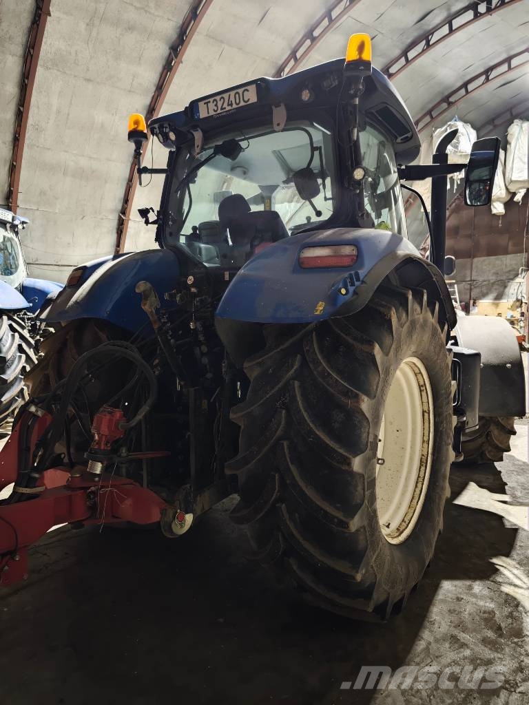New Holland T 7.210 Traktoriai