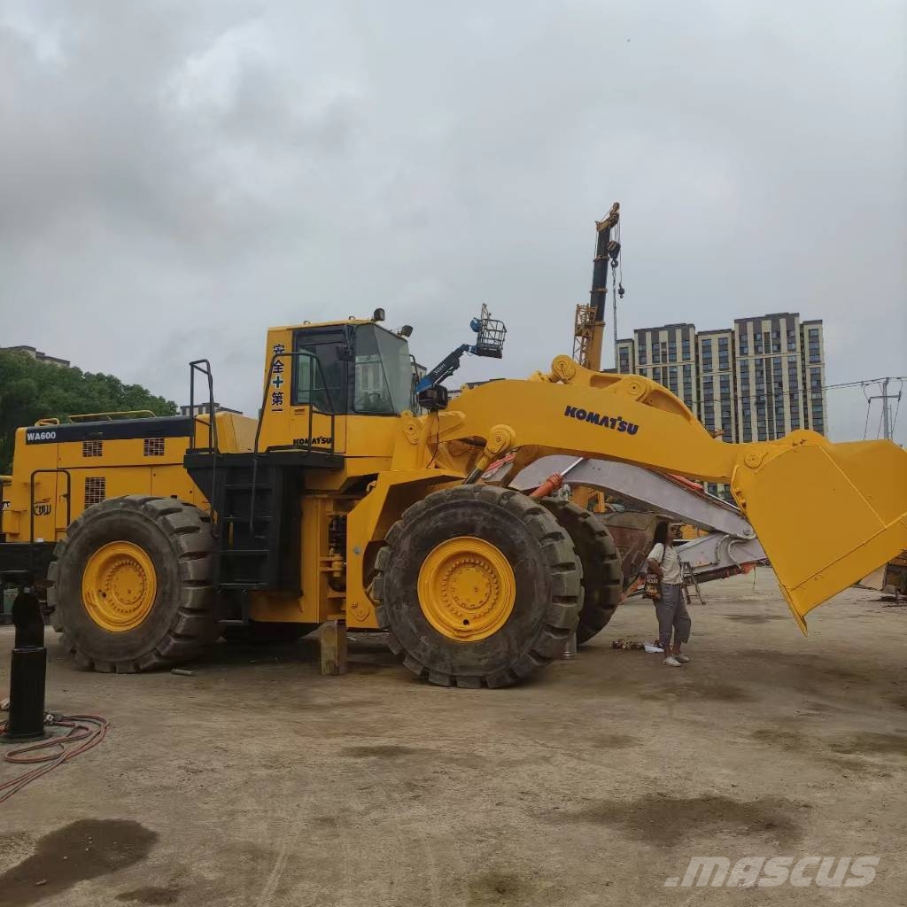 Komatsu WA 600 輪胎式裝載機