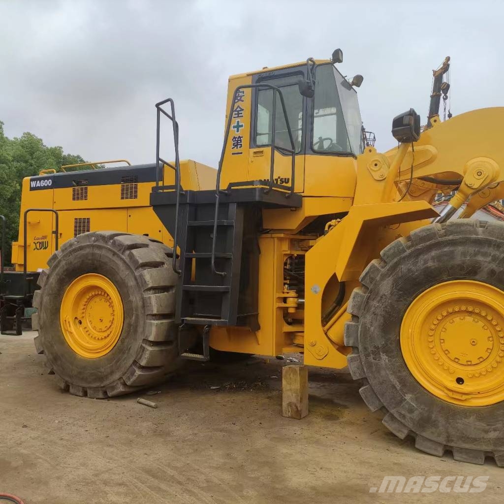 Komatsu WA 600 輪胎式裝載機
