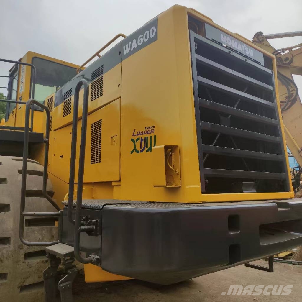 Komatsu WA 600 輪胎式裝載機