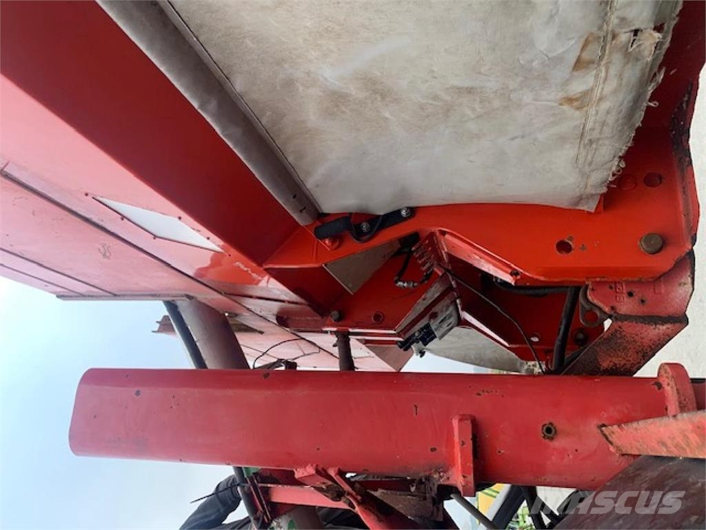Rauch Axera EMC mit Über-Umladewagen Lannoitteenlevittimet