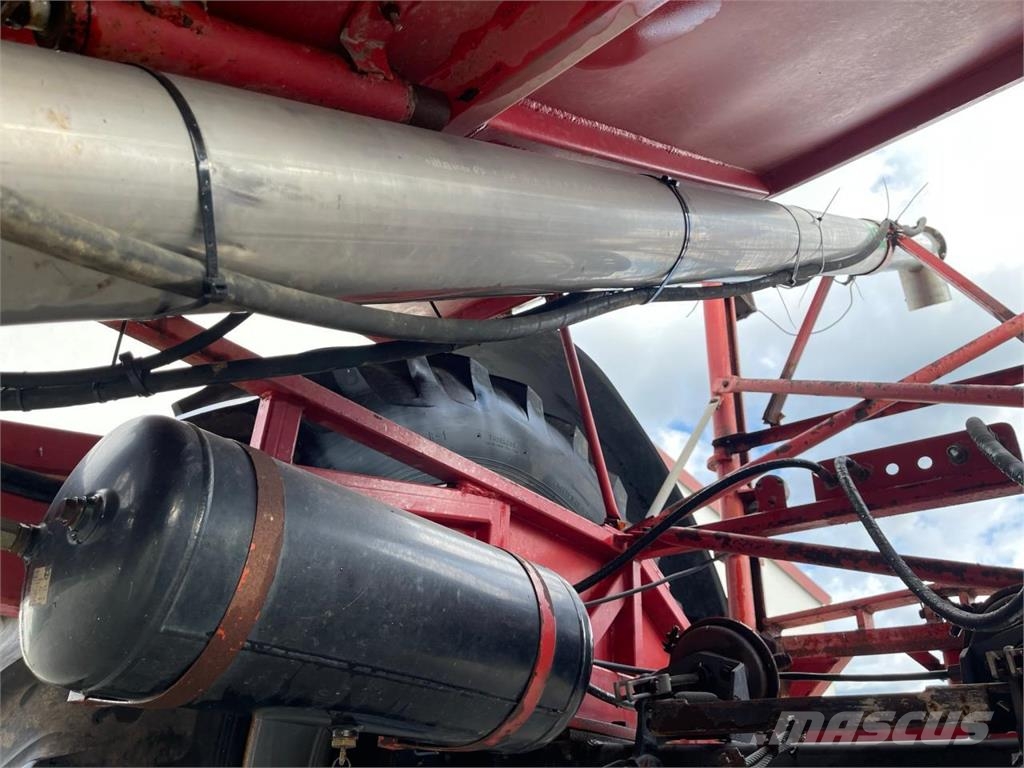 Rauch Axera EMC mit Über-Umladewagen Lannoitteenlevittimet