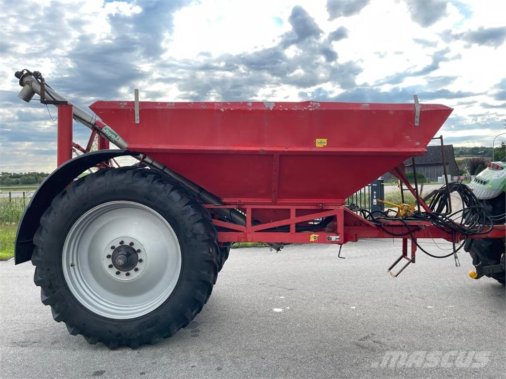 Rauch Axera EMC mit Über-Umladewagen Lannoitteenlevittimet