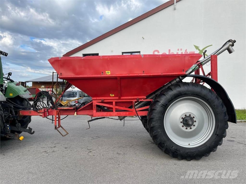 Rauch Axera EMC mit Über-Umladewagen Lannoitteenlevittimet