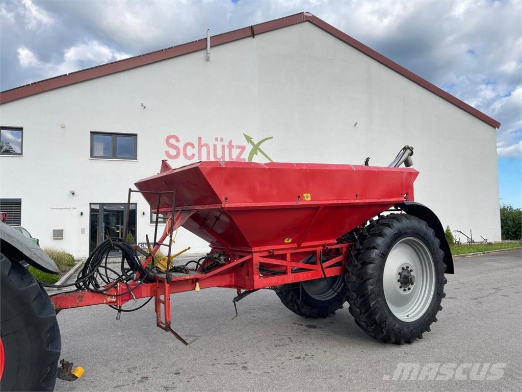 Rauch Axera EMC mit Über-Umladewagen Lannoitteenlevittimet