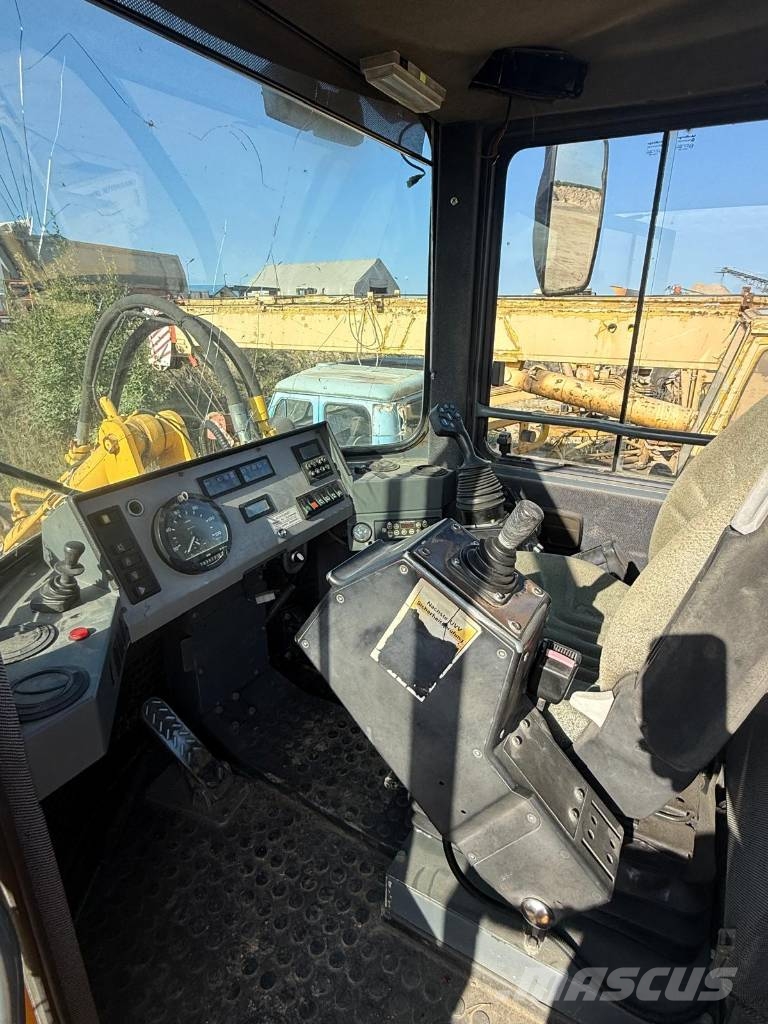 Kaelble Baumaschinen 3280 Kolesni nakladalci