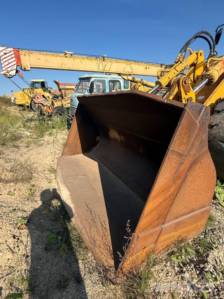 Kaelble Baumaschinen 3280 Kolesni nakladalci