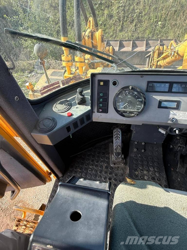 Kaelble Baumaschinen 3280 Kolesni nakladalci