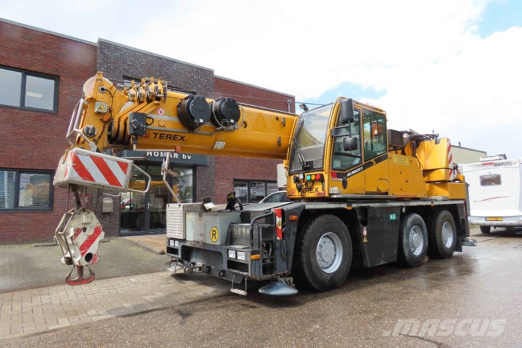 Terex Demag AC 40-1 City رافعات صالحة لكل أنواع الطرق