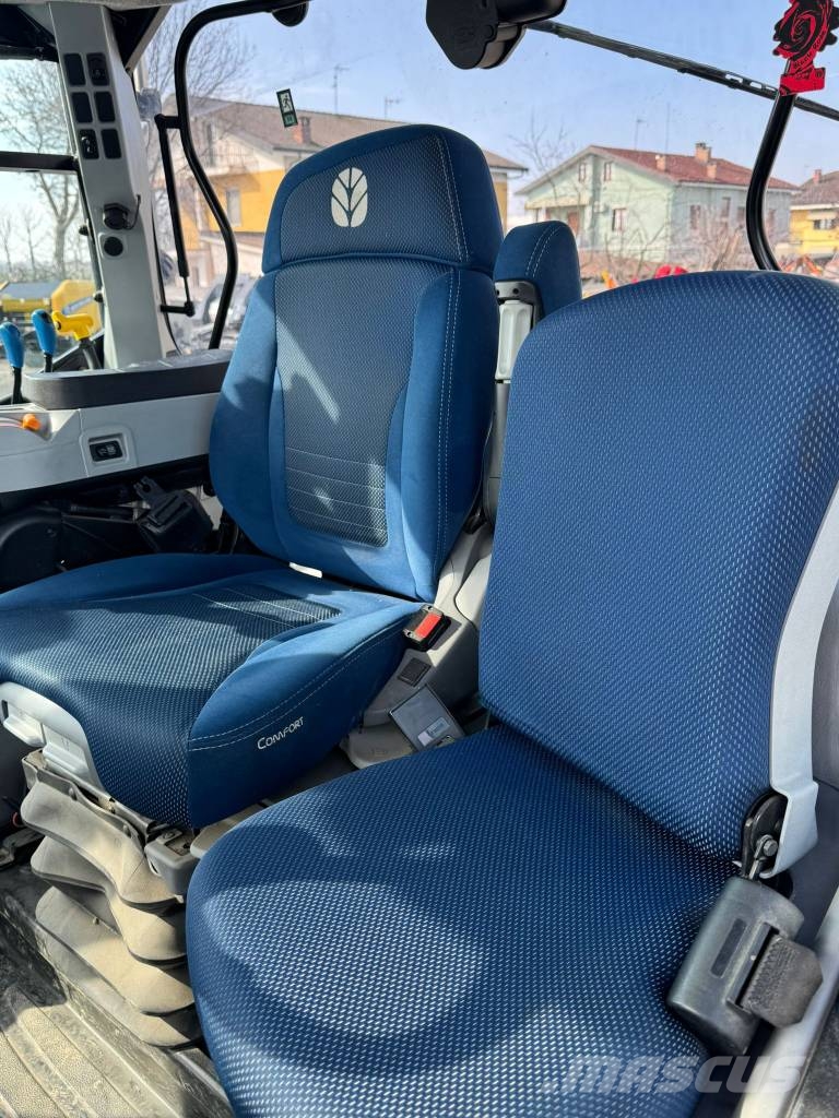 New Holland T6.180 DYNAMIC COMMAND Traktory