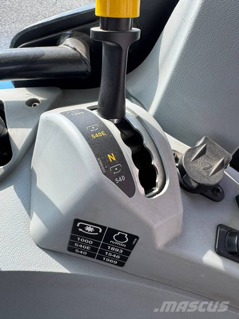 New Holland T6.180 DYNAMIC COMMAND Traktory