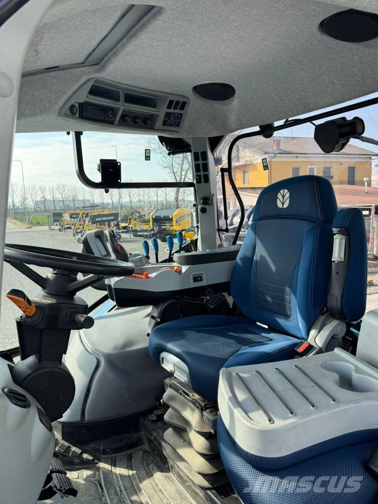 New Holland T6.180 DYNAMIC COMMAND Traktory