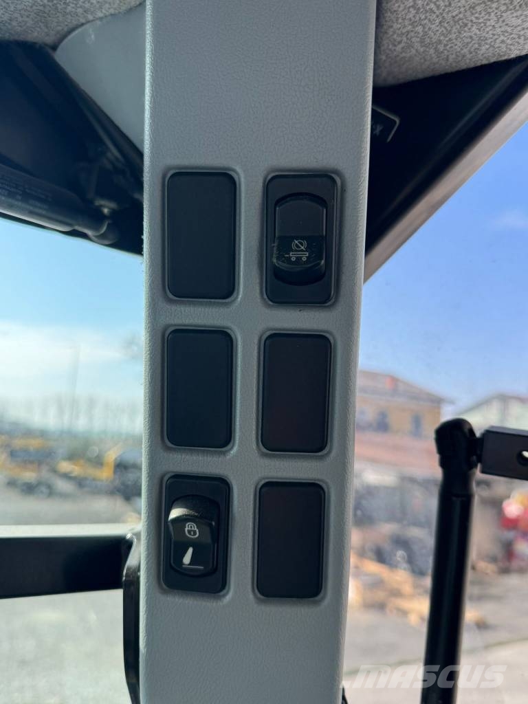 New Holland T6.180 DYNAMIC COMMAND Traktory