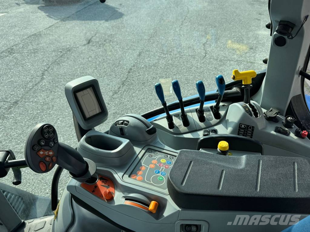 New Holland T6.180 DYNAMIC COMMAND Traktory
