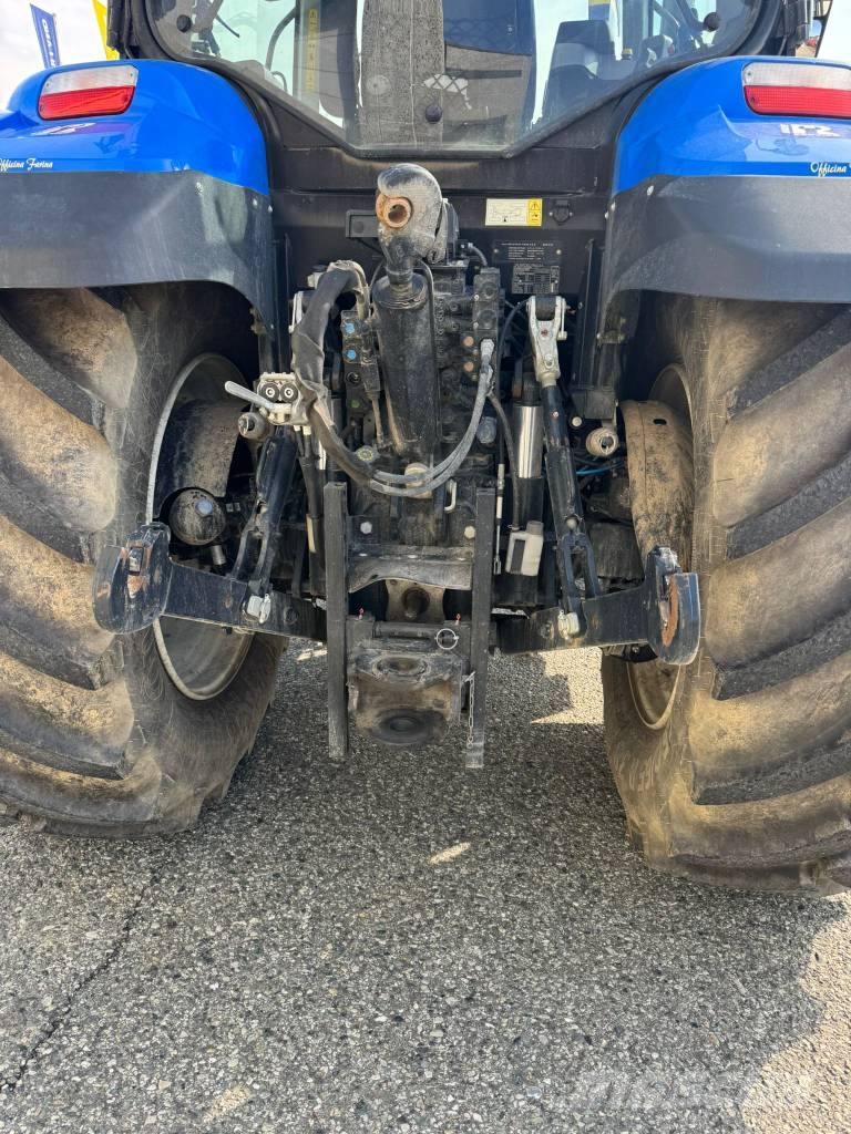 New Holland T6.180 DYNAMIC COMMAND Traktory