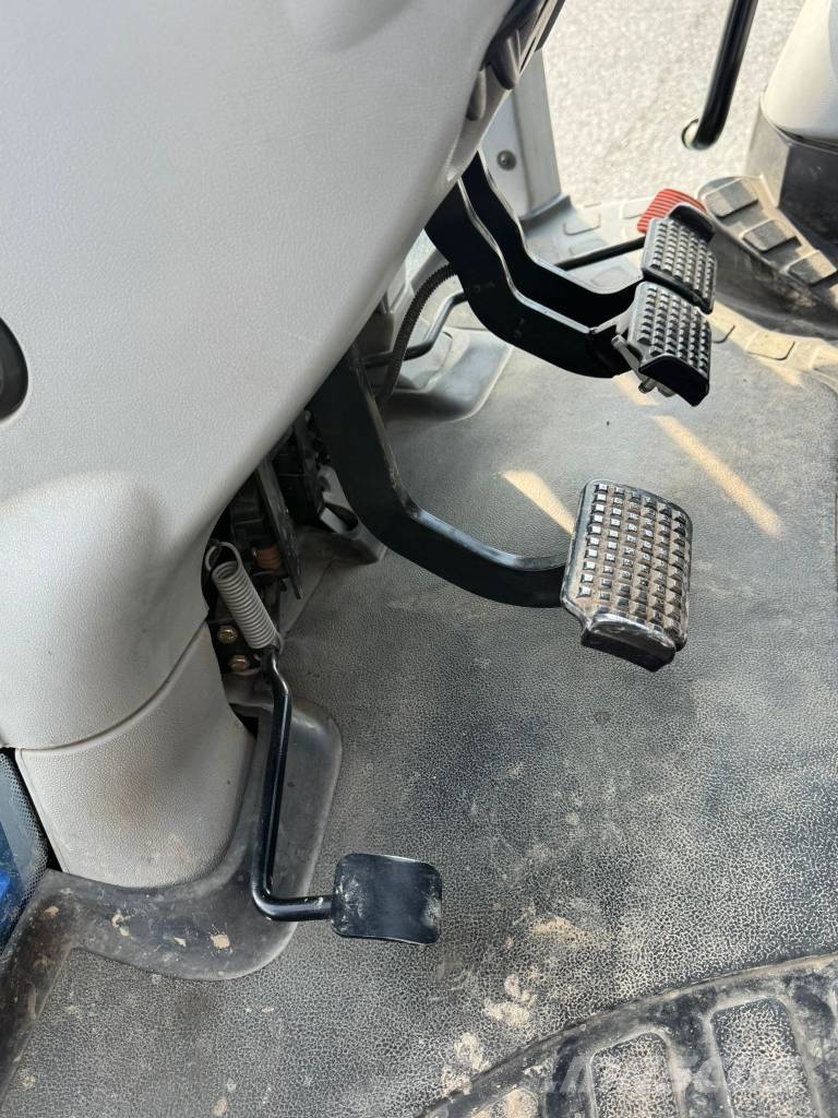 New Holland T6.180 DYNAMIC COMMAND Traktory