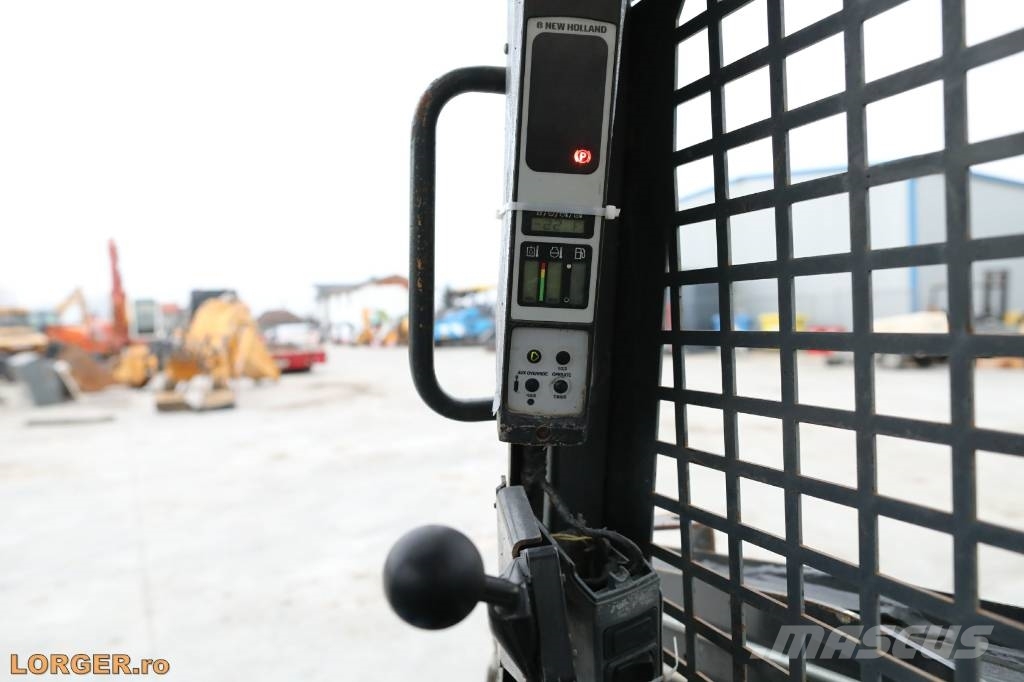 New Holland L 215 Skid steer loderler