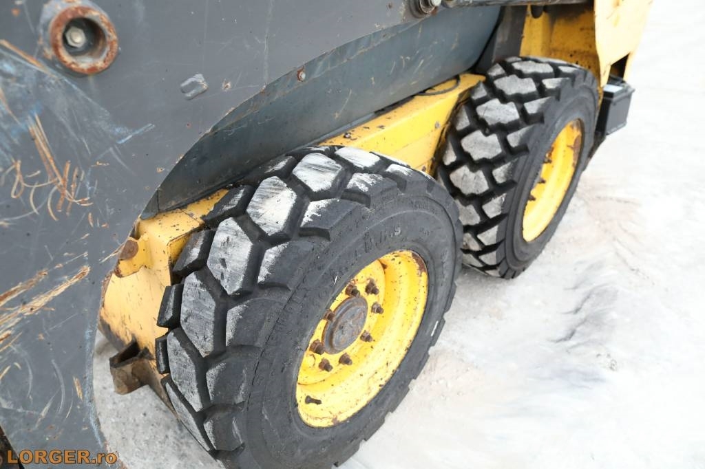 New Holland L 215 Skid steer loderler