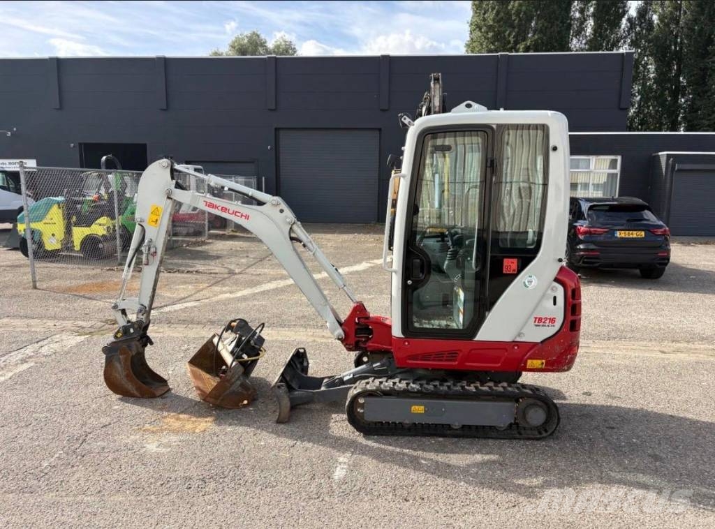 Takeuchi TB 216 Inclusief Hydraulische Bak Mini bagri <7t