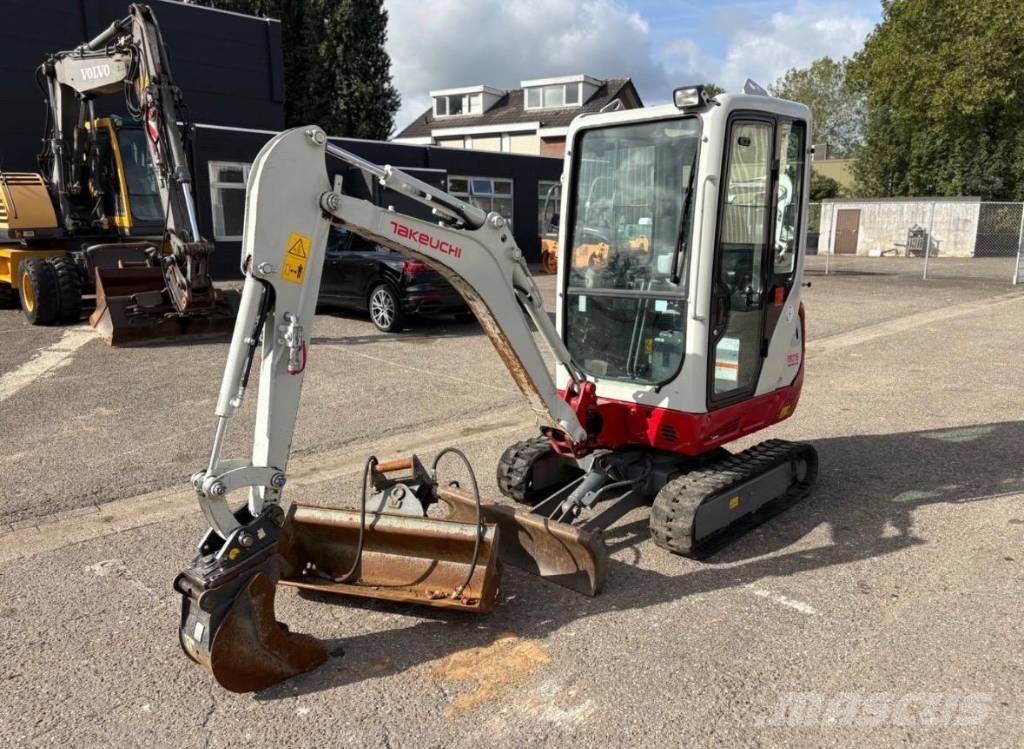 Takeuchi TB 216 Inclusief Hydraulische Bak Mini bagri <7t