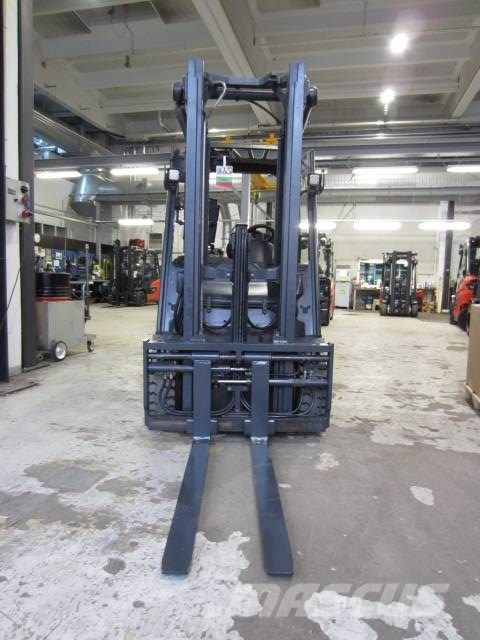 Linde E25 Elektrikli forkliftler
