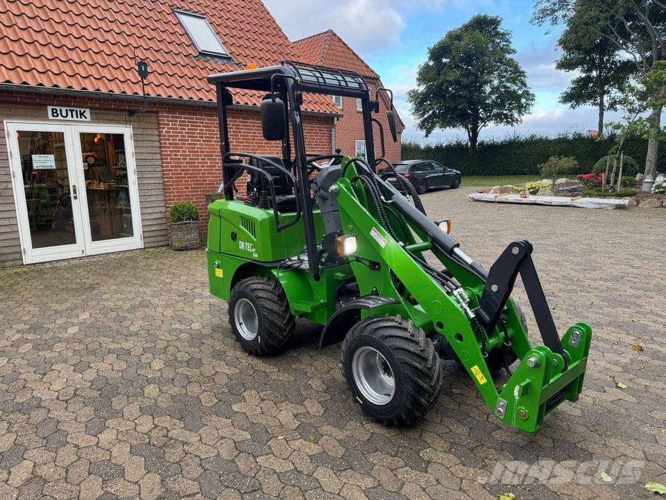 Dk-Tec E600 Gumikerekes homlokrakodók