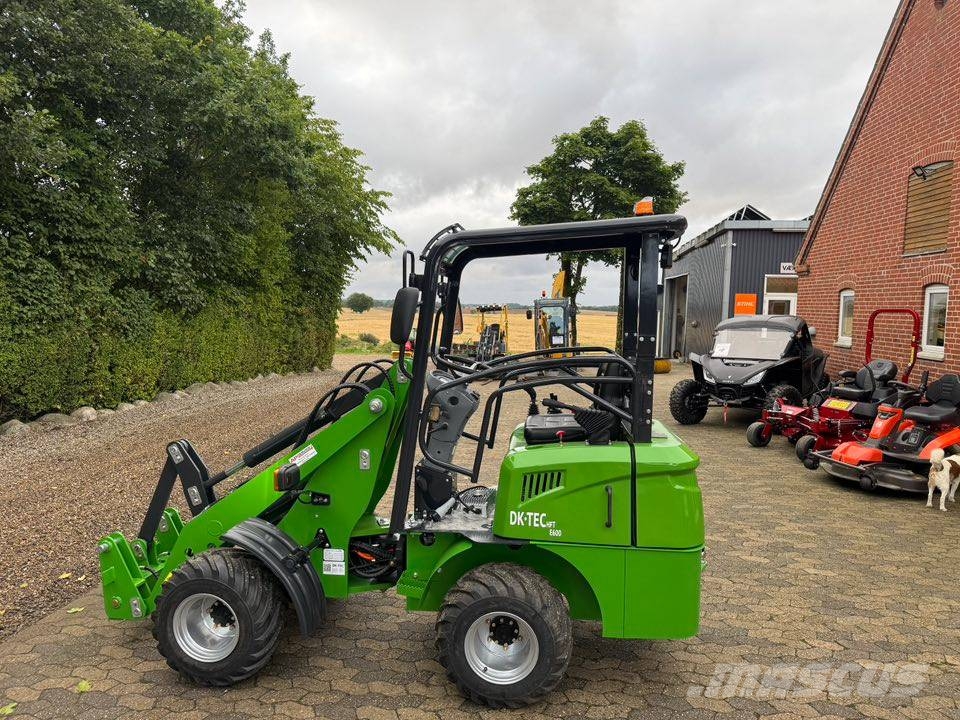 Dk-Tec E600 Gumikerekes homlokrakodók