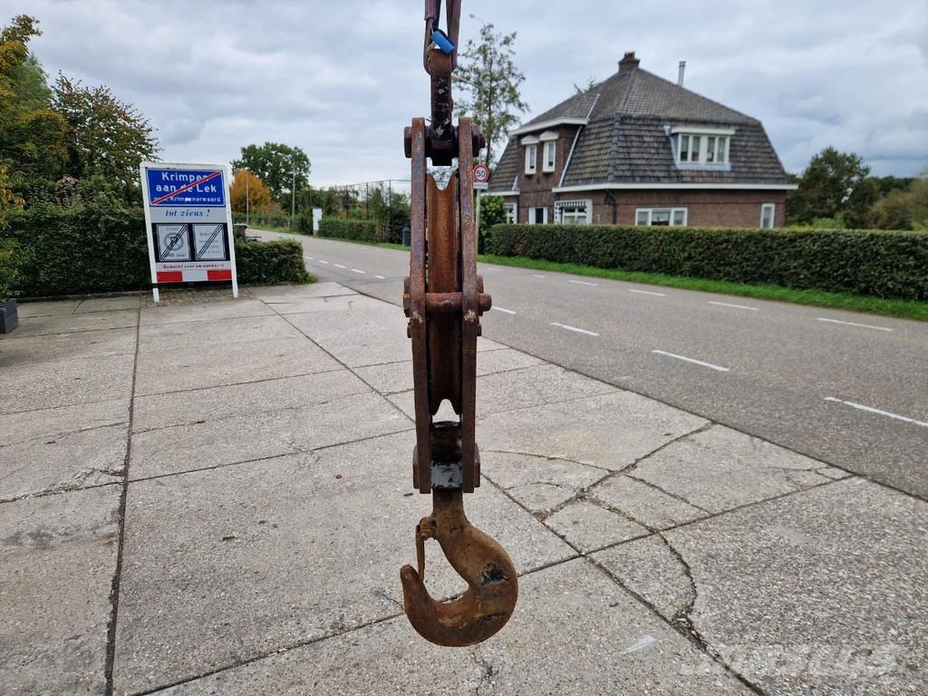 Onbekend 3X Hijsblok cap. 35t, 20t, 15t. Muut koneet