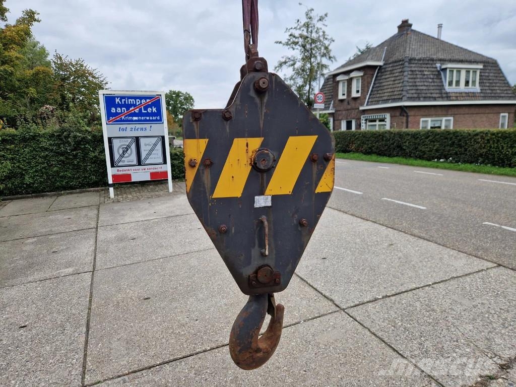 Onbekend 3X Hijsblok cap. 35t, 20t, 15t. Muut koneet