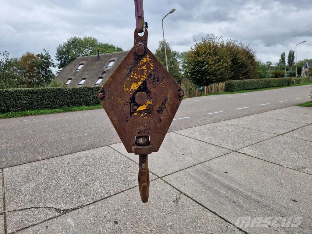 Onbekend 3X Hijsblok cap. 35t, 20t, 15t. Muut koneet