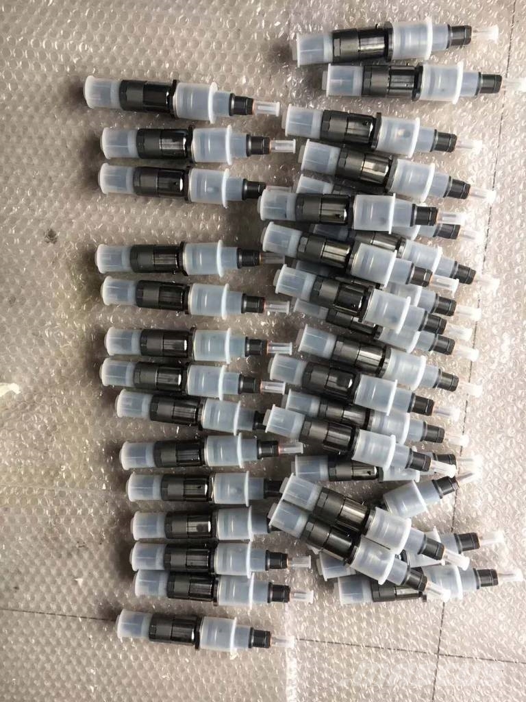 komatsu PC200-8 injector 6754-11-3011 Utovarne korpe