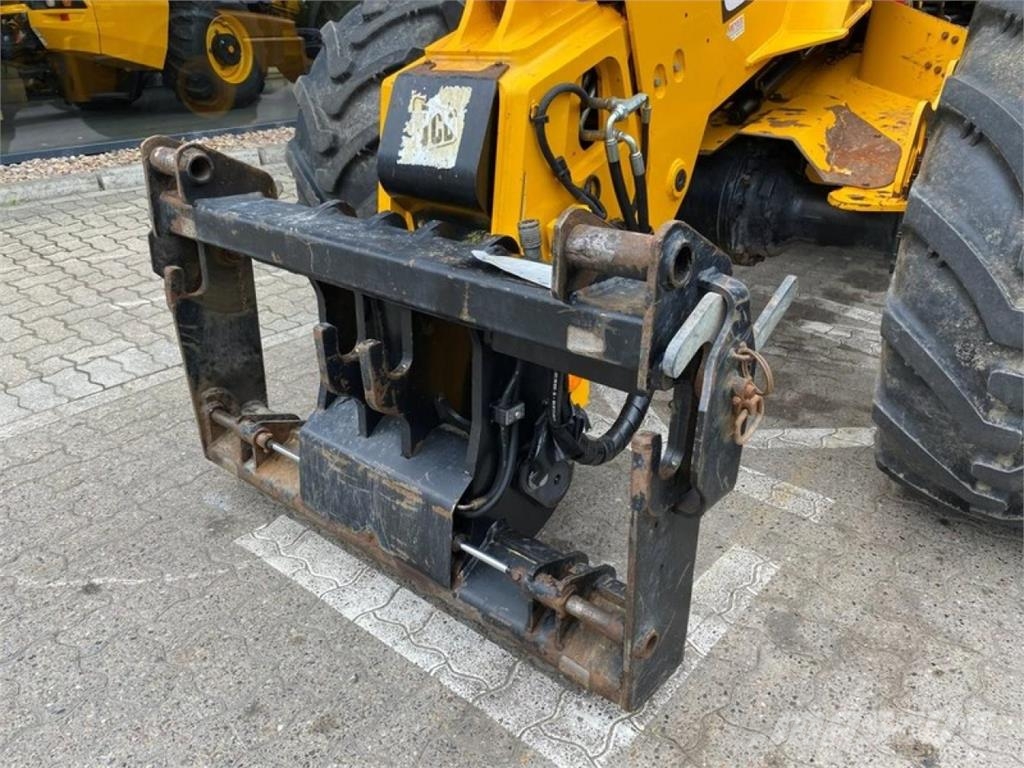 JCB TM 320S TELESKOPRADLADER Teleskopické nakladače pre poľnohospodárstvo