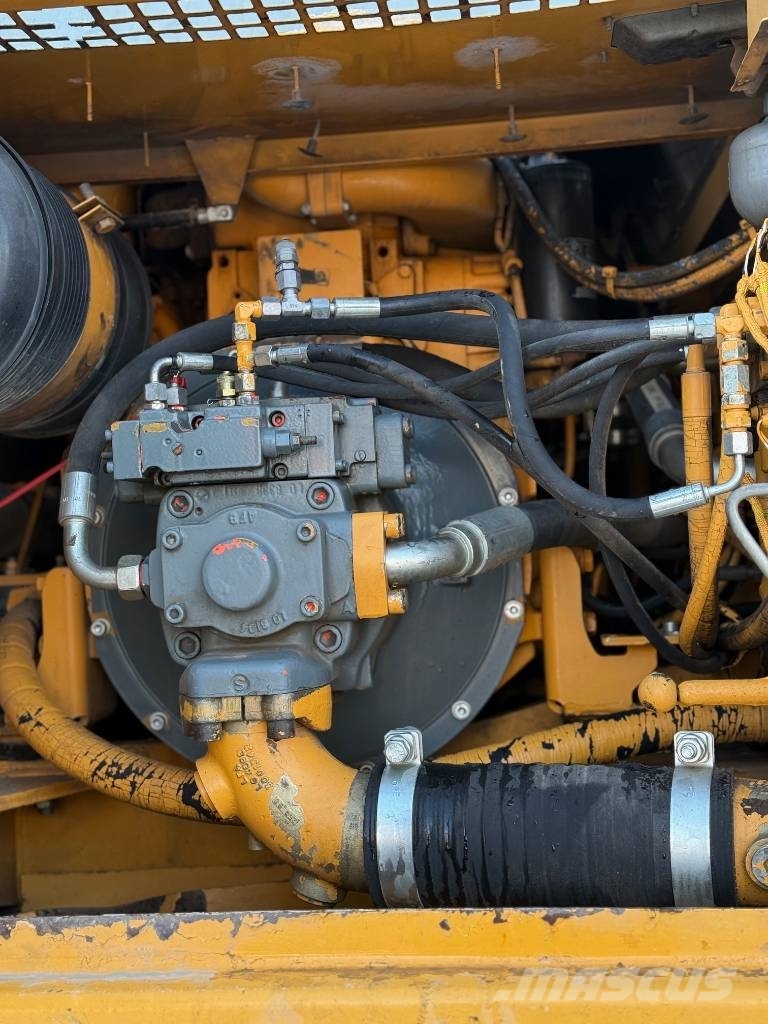 Liebherr R 904 HDSL Litronic 履带挖掘机