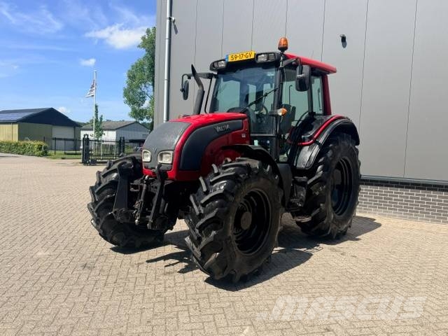 Valtra N121 Hitech, 50 KM, Geveerd, Fronthef Tractores