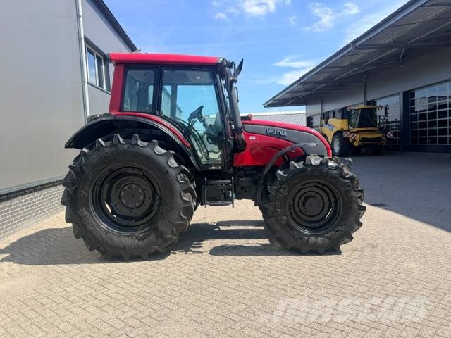 Valtra N121 Hitech, 50 KM, Geveerd, Fronthef Tractores