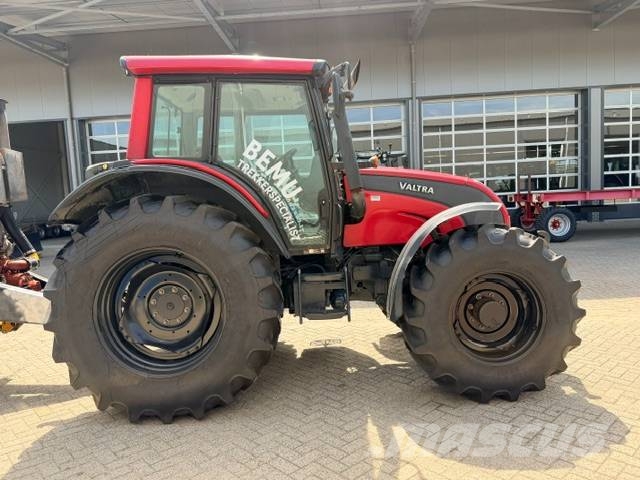 Valtra N121 Hitech, 50 KM, Geveerd, Fronthef Tractores