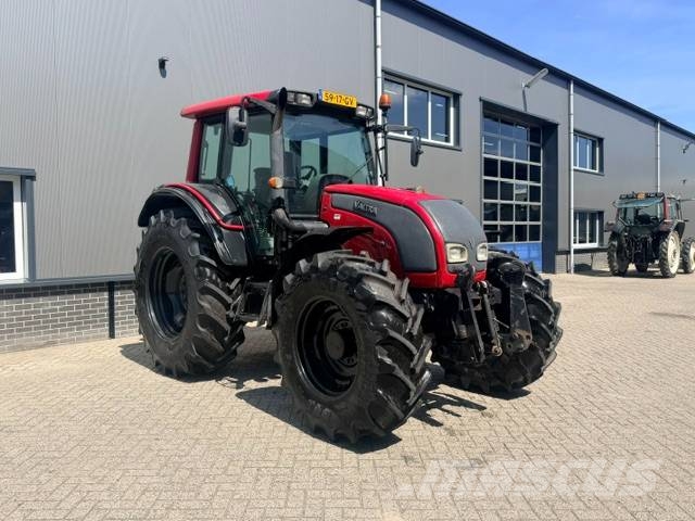 Valtra N121 Hitech, 50 KM, Geveerd, Fronthef Tractores
