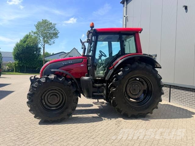Valtra N121 Hitech, 50 KM, Geveerd, Fronthef Tractores