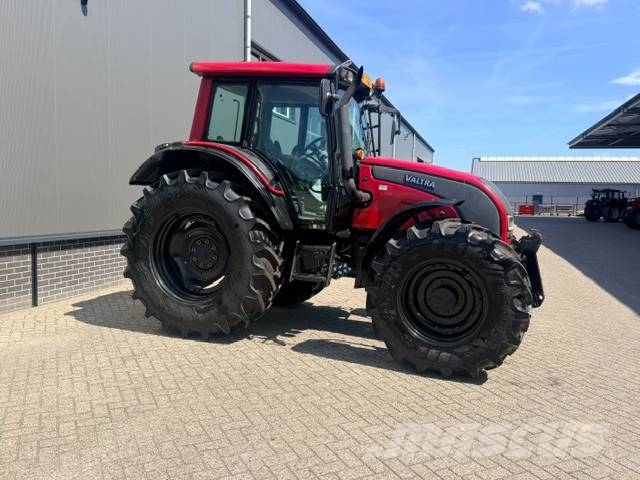 Valtra N121 Hitech, 50 KM, Geveerd, Fronthef Tractores