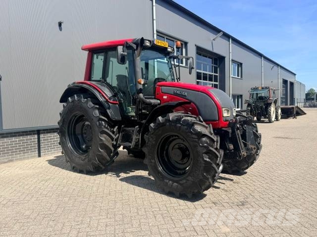 Valtra N121 Hitech, 50 KM, Geveerd, Fronthef Tractores