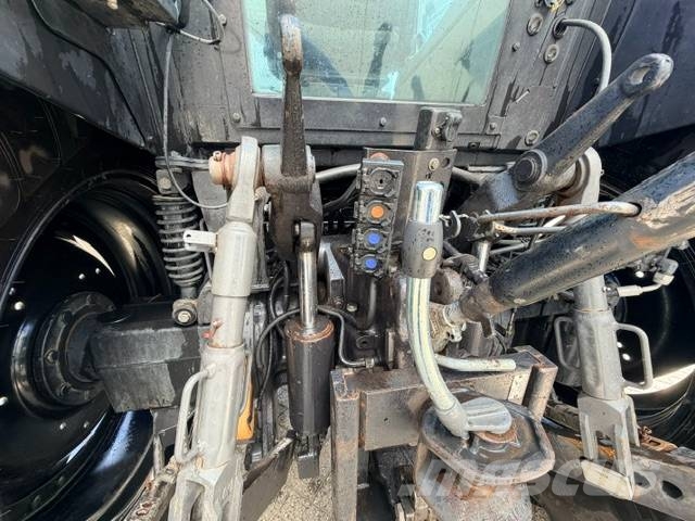 Valtra N121 Hitech, 50 KM, Geveerd, Fronthef Tractores
