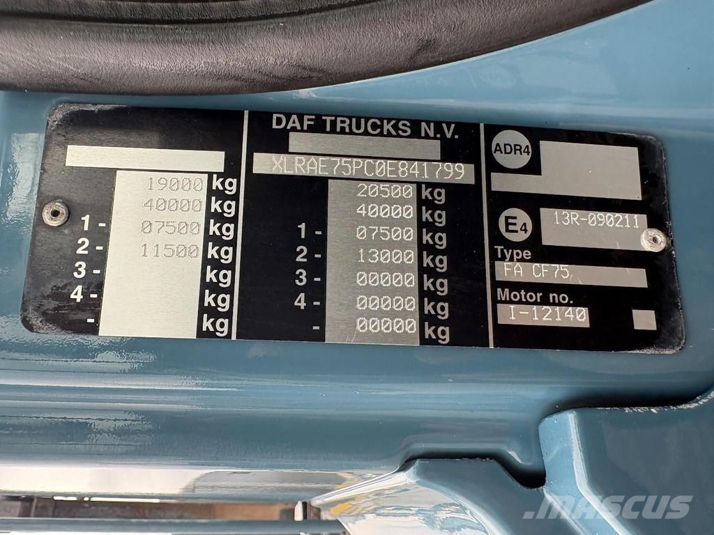 DAF CF 75,250 + HYVA PORTAL ARM SYSTEM + EURO 5 + MANU Camiones portacubetas