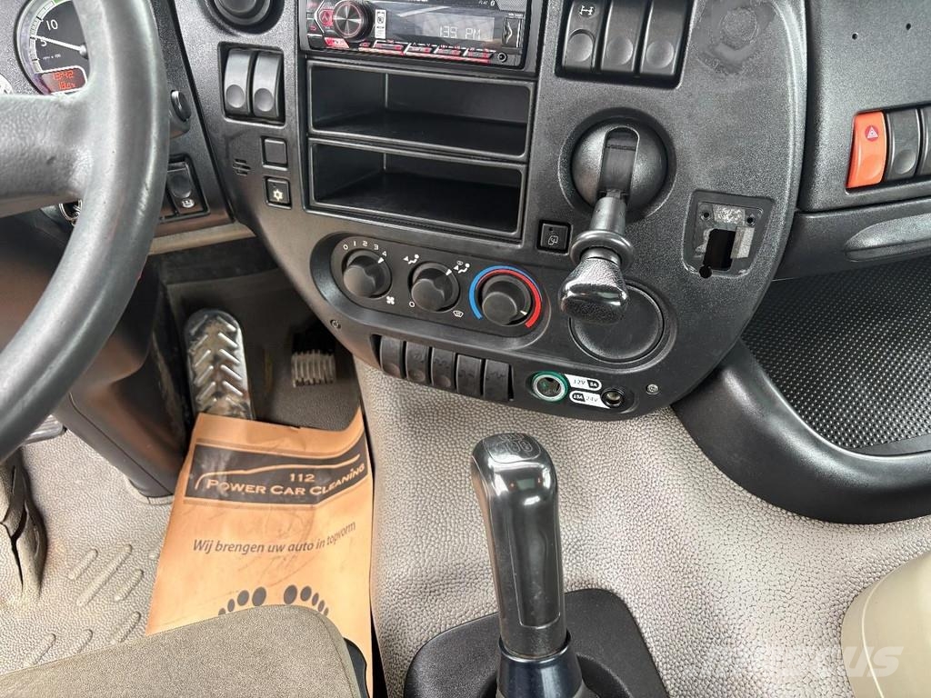 DAF CF 75,250 + HYVA PORTAL ARM SYSTEM + EURO 5 + MANU Camiones portacubetas