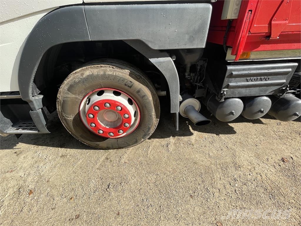 Volvo FH12 8x2 Darus teherautók