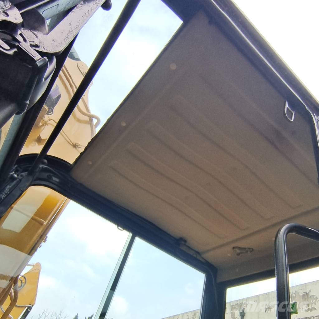 CAT 305.5 E    Shanghai largest supplier Mini bagri <7t