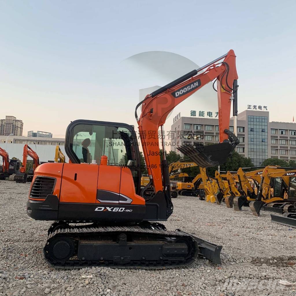 Doosan DX 60 小型挖土機/掘鑿機<7t(小型挖掘機)