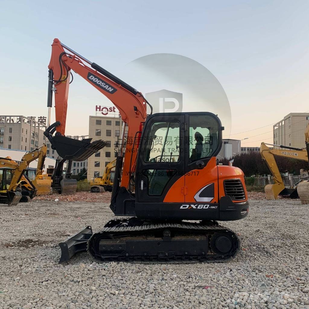 Doosan DX 60 小型挖土機/掘鑿機<7t(小型挖掘機)