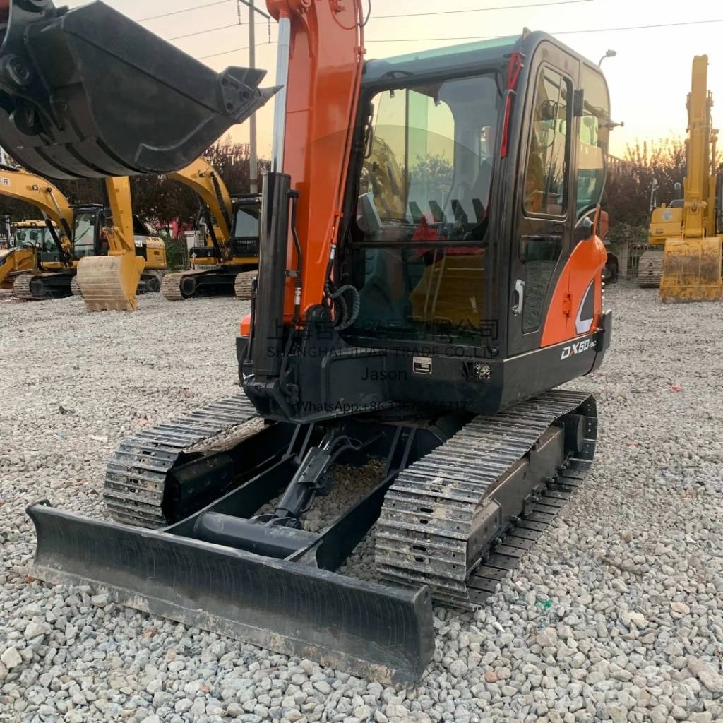 Doosan DX 60 小型挖土機/掘鑿機<7t(小型挖掘機)