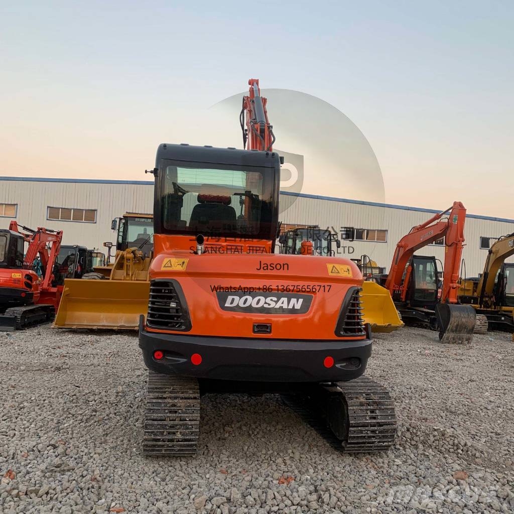 Doosan DX 60 小型挖土機/掘鑿機<7t(小型挖掘機)