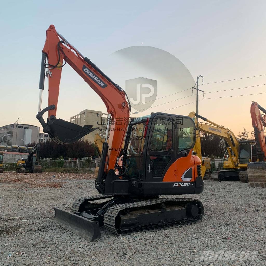 Doosan DX 60 小型挖土機/掘鑿機<7t(小型挖掘機)